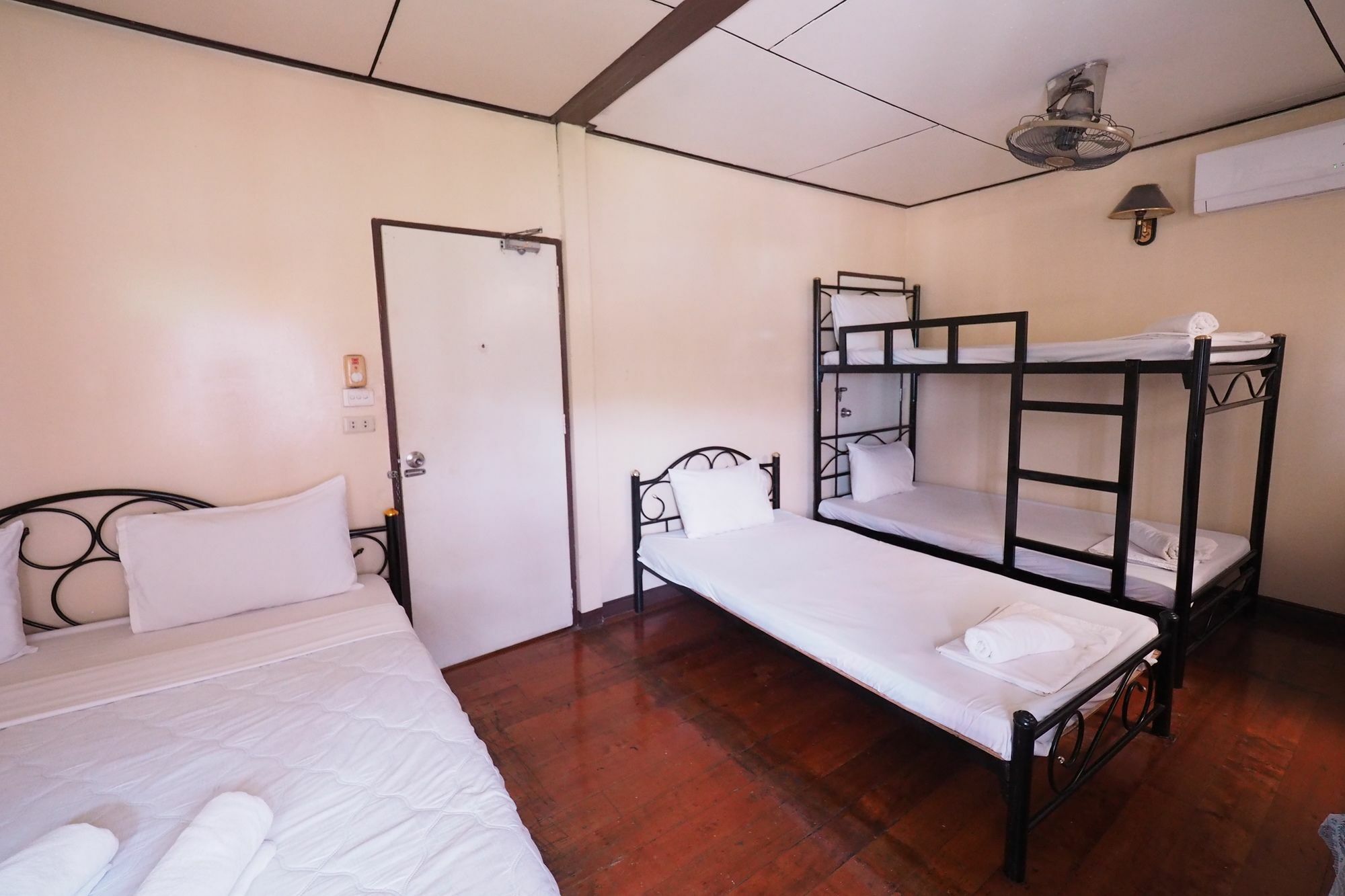 Brickhouse Ayutthaya Guesthouse Est 1986 المظهر الخارجي الصورة