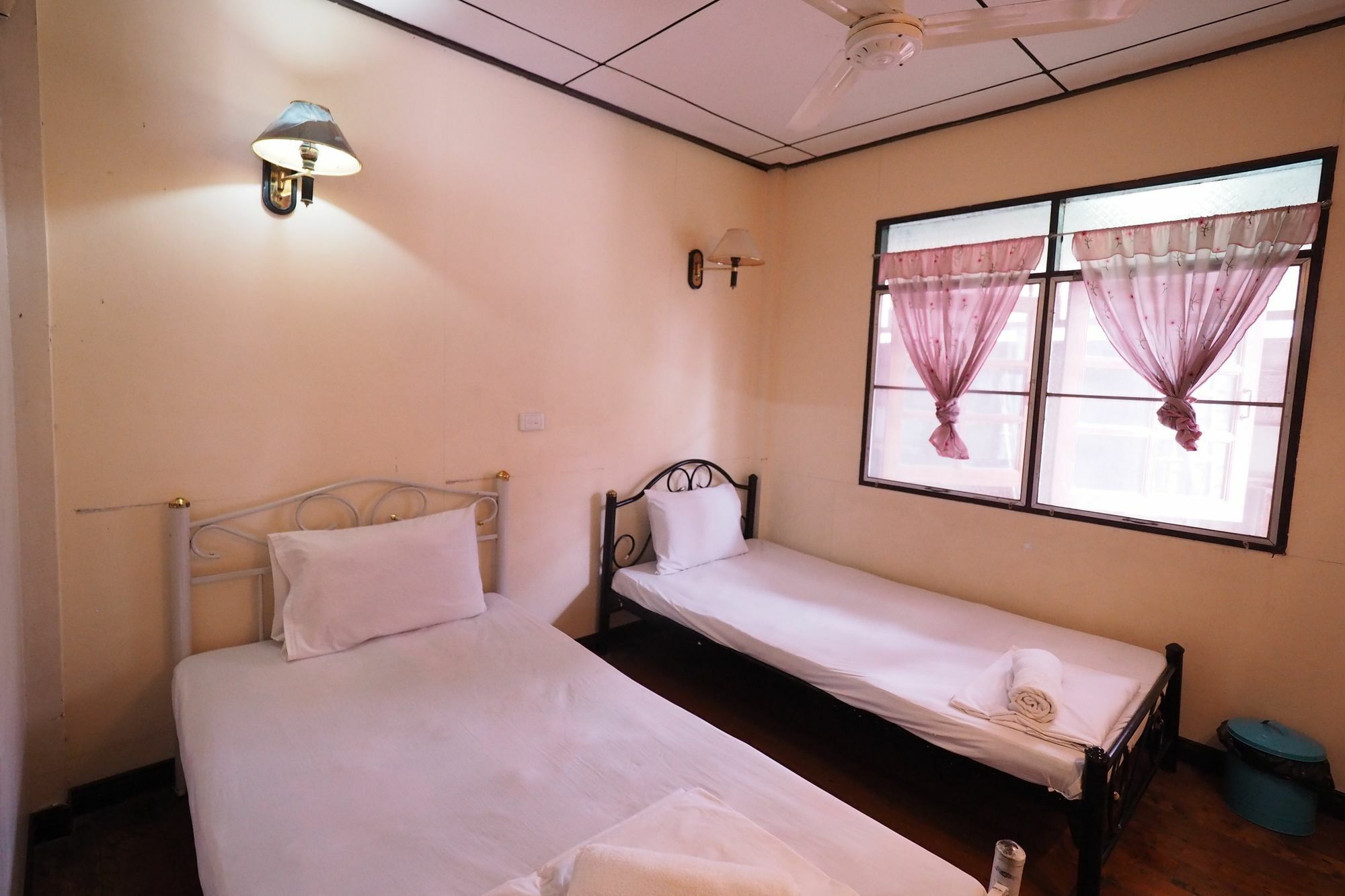 Brickhouse Ayutthaya Guesthouse Est 1986 المظهر الخارجي الصورة